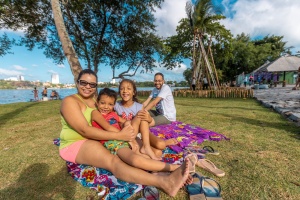 Kate levou a família para ver a lagoa que ela viveu na infância. Foto: Itawi Albuquerque/Secom Maceió