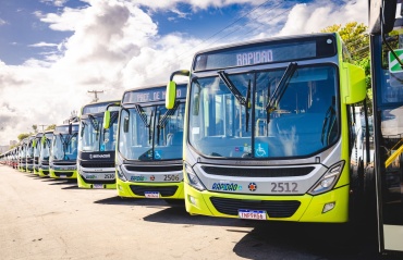 Prefeitura de Maceió realiza entrega de ônibus rapidão