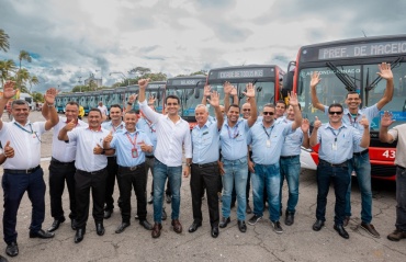 Prefeitura de Maceió entrega mais 21 ‘Geladões’ e reforça frota de ônibus em Maceió