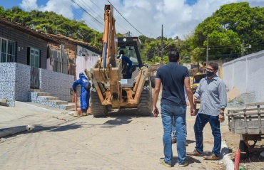 Vistoria das obras de pavimentação, drenagem e calçamento do Riacho Doce