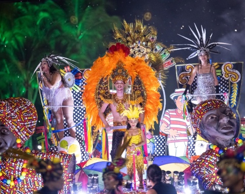 Prefeitura de Maceió mantém tradição do samba e leva multidão à orla da Ponta Verde