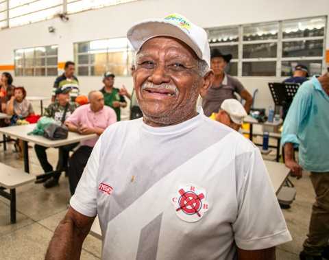 Usuários do Restaurante Popular de Maceió comemoram Dia dos Pais
