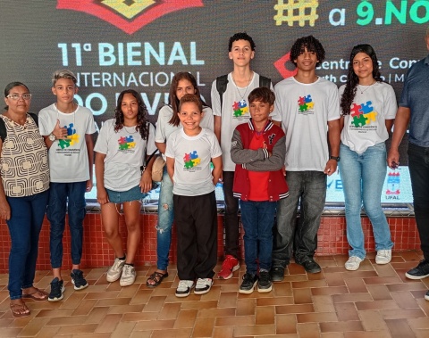 Crianças do Serviço de Convivência visitam a Bienal do Livro pela primeira vez