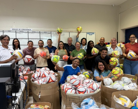 Serviço de Convivência de Maceió recebe materiais esportivos