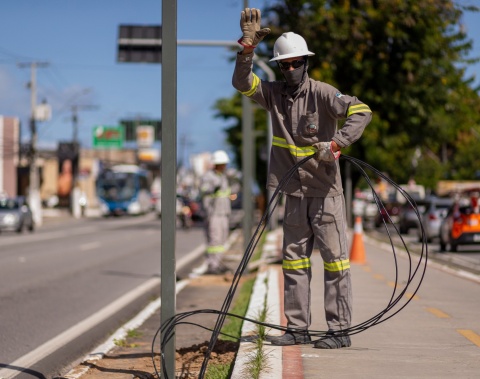 Saiba como acionar a Ilumina Maceió pelo app, 156, 0800 e outros canais de atendimento