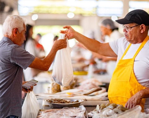 Confira os horários de funcionamento de feiras e mercados públicos no feriado da Consciência Negra