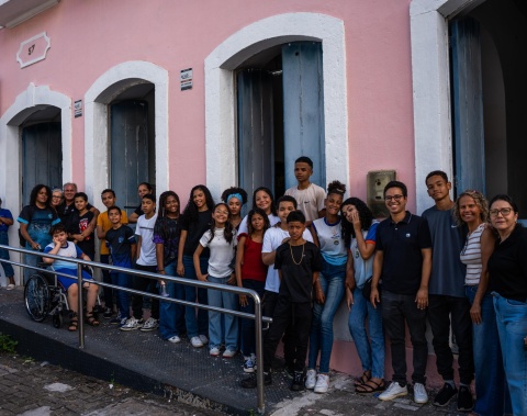 Visita de estudantes à Biblioteca Pública abre Semana da Pessoa com Deficiência na Semed