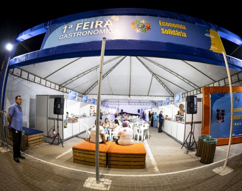 1ª Feira Gastronômica da Economia Solidária movimenta praia de Pajuçara