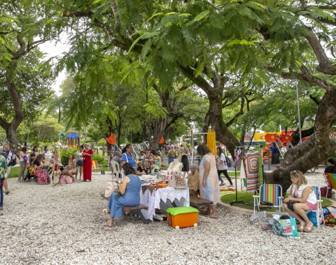 Economia Solidária promove Dia Mundial do Crochê na Praça Centenário