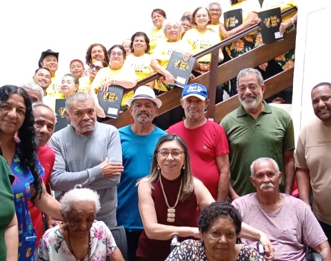 Canções do passado despertam memórias e emocionam idosos da Cidade da Pessoa Idosa