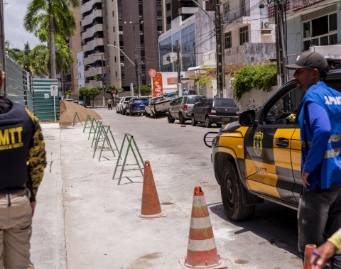 DMTT recolhe mais de 700 cones utilizados irregularmente para reservar vagas em Maceió