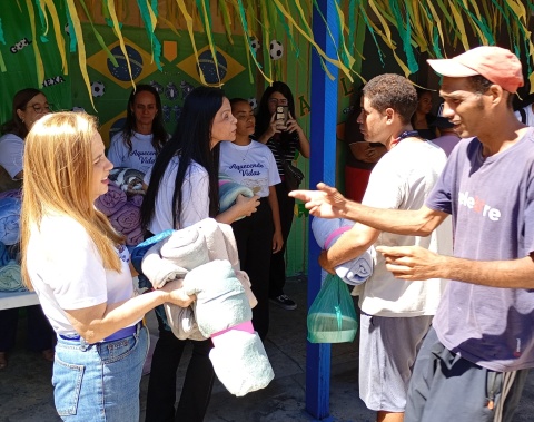 Assistidos pelos Centros Pop recebem doações de cobertores