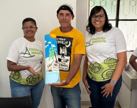 Oficina transforma telhas antigas em objetos decorativos e promove inclusão social no Centro Pop