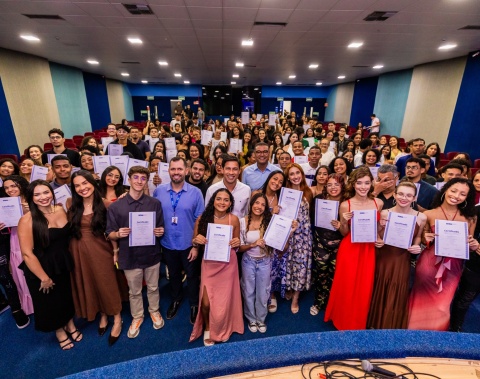 Prefeito Rodrigo Cunha prestigia formatura do Programa Prepara Jovem