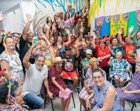 Usuários da Cidade da Pessoa Idosa se divertem em tarde de muito forró