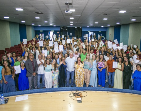 Acessuas Trabalho entrega certificados de conclusão de cursos de qualificação profissional