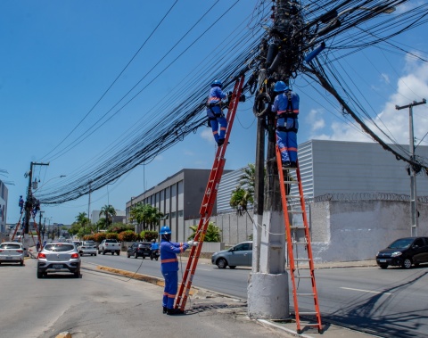 Projeto Poste Limpo chega a quatro grandes avenidas de Maceió