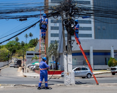 Projeto Poste Limpo já retirou mais de 300 toneladas de fiação em 18 bairros de Maceió
