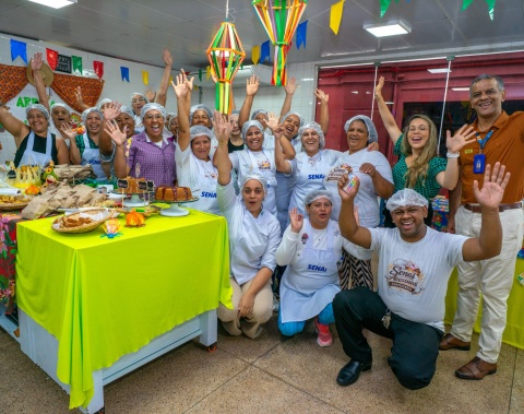 Alunos do Acessuas realizam feira de comidas típicas de São João
