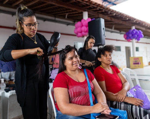 Prefeitura leva serviços de saúde, cidadania e emprego ao bairro do Vergel