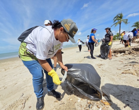 JHC participa de movimento dedicado à limpeza de praias, rios e mangues em Maceió
