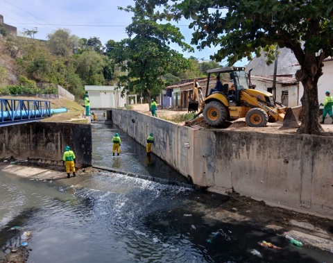 Autarquia de Limpeza Urbana intensifica trabalhos em Canal do Vale do Reginaldo