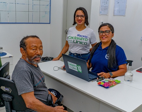 Rota da Cidadania leva atendimento a residentes da Cidade da Pessoa Idosa