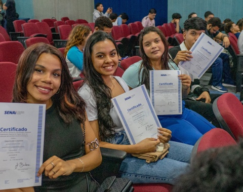 JHC participa de formatura do Emprega Jovem MCZ e amplia oportunidades para a juventude de Maceió