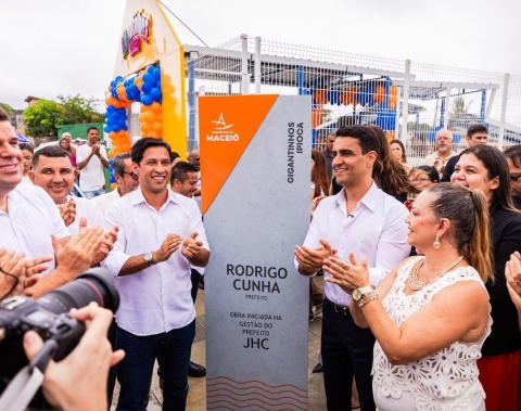Prefeito Rodrigo Cunha entrega Gigantinhos Bilíngue de Ipioca e reforça compromisso com a educação infantil