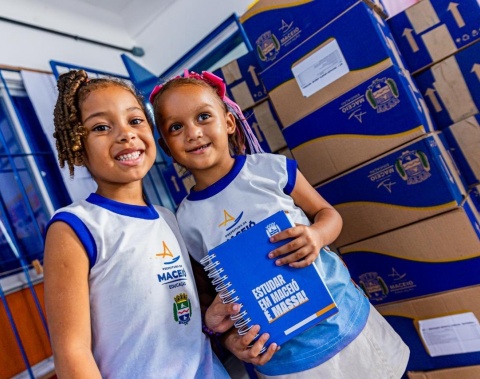 Secretaria de Educação de Maceió inicia distribuição de novos kits de materiais na rede pública