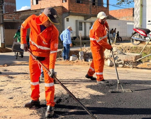 Prefeitura avança com obras de pavimentação e drenagem em novo trecho do Village Campestre 2