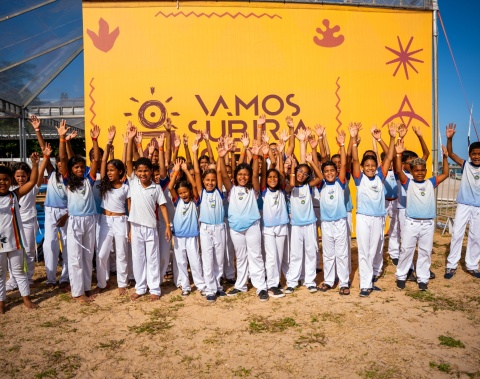 Projeto Arte Capoeira reúne 400 crianças da rede municipal em festival na Pajuçara