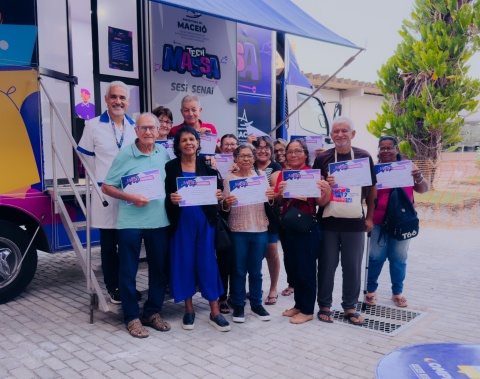 Pessoas idosas transformam vidas com o Tech Massa