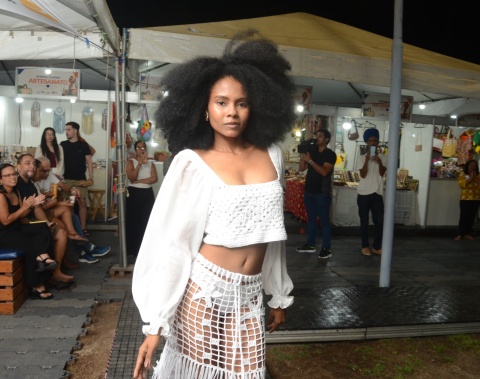 Feira Itinerante da Economia Solidária leva artesanato, desfile e atrações culturais à Pajuçara