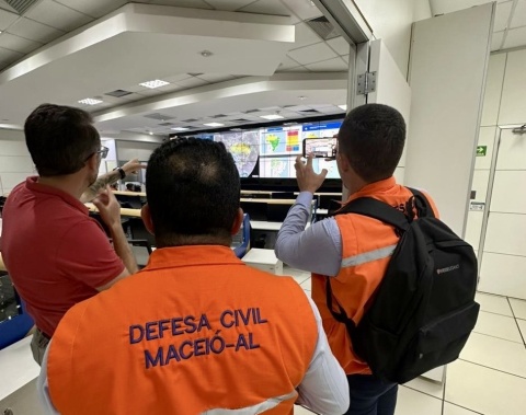 Defesa Civil de Maceió conhece novo Sistema Nacional de Alerta com notificações em Smart TVs