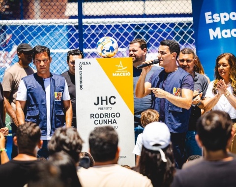 JHC entrega maior conjunto de obras nas grotas de Maceió