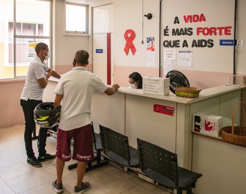 Maceió disponibiliza tratamento com antirretroviral para combate ao HIV