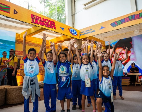 Centenas de estudantes participam do início das atividades da Semed na 11ª Bienal do Livro de Alagoas