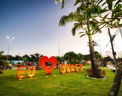 Comunidade do Graciliano Ramos celebra revitalização da Praça Central