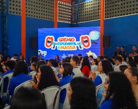 Estudantes da rede municipal tomam posse em grêmios, fortalecendo participação na vida escolar