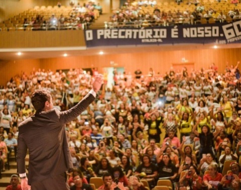 Gestão JHC consolida políticas de valorização dos professores e garante repasse histórico de precatórios