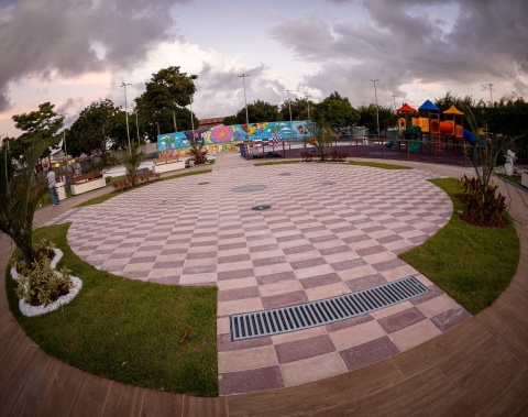 Praças de Maceió se tornam símbolo de recomeço para empreendedores locais