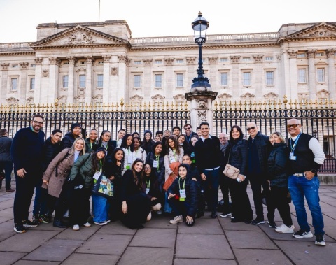 JHC e Marina Candia acompanham estudantes em visita à National Gallery e ao Palácio de Buckingham, em Londres