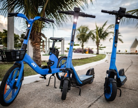 Bicicletas e patinetes elétricos viram alternativa de transporte para maceioenses