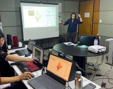 Curso capacita servidores para uso de software de geoprocessamento