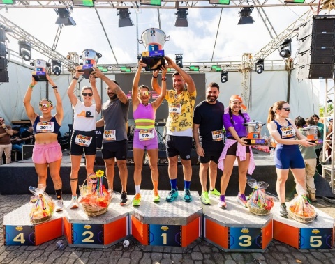 Prefeito Rodrigo Cunha participa da primeira edição da Carrêra da Boba que reúne milhares de pessoas em manhã de esporte, forró e cuscuz gigante