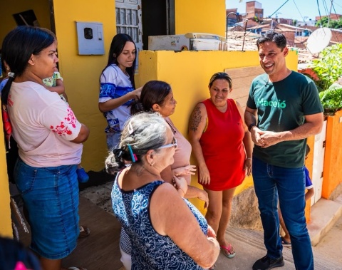 Prefeito Rodrigo Cunha vistoria obra do Beco da Baiuca e destaca transformação do Jacintinho