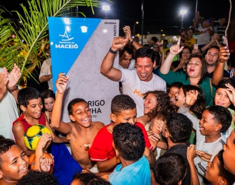 Prefeito Rodrigo Cunha entrega Areninha do Bom Parto e reforça compromisso com o esporte e lazer na capital