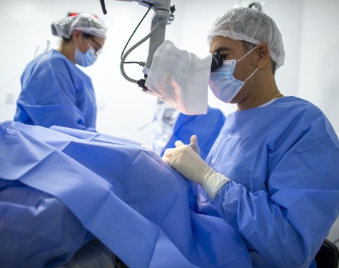 Cirurgia de catarata devolve autonomia e qualidade de vida a pacientes atendidos pelo Olhar da Gente
