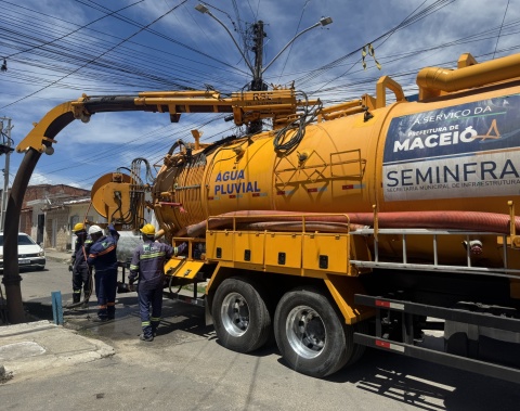 Serviços de drenagem se destacam durante período chuvoso em Maceió